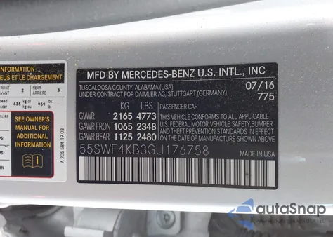 2016 Mercedes-Benz C 300 4Matic z USA, uszkodzony, nr VIN 55SWF4KB3GU176758